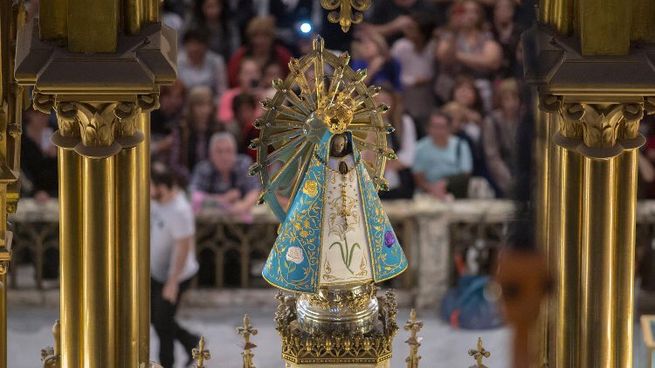 La peregrinacion a Luján es un evento religioso que se hace todos los años y junta a miles de fieles.