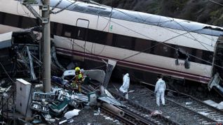 Técnicos detectaron una junta rota en la vía férrea, considerada clave para reconstruir cómo se produjo el descarrilamiento.