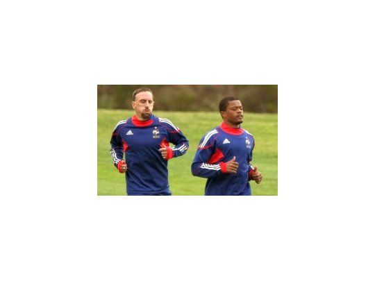Frank Ribery y Patrice Evra regresaron a la selección de fútbol francesa tras los problemas que tuvieron en el último mundial de Sudáfrica 2010.