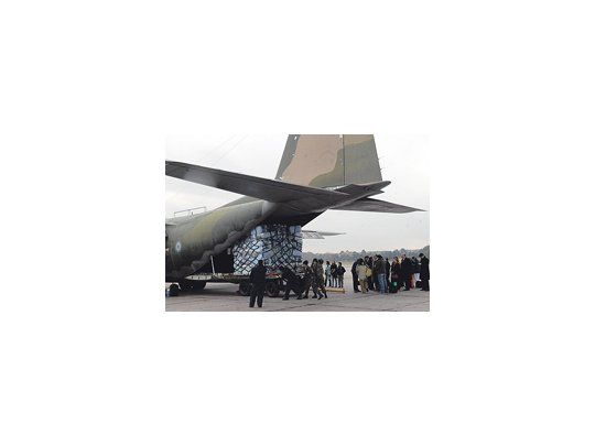 La base de El Palomar, otra vez en el ojo de la tormenta. Es allí donde llegan los billetes que se importan de Brasil y donde ayer fue robada una gran cantidad de municiones de un depósito de la Fuerza Aérea.