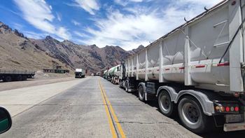 preocupacion de la camara de exportadores por los tres mil camiones varados en la frontera con chile