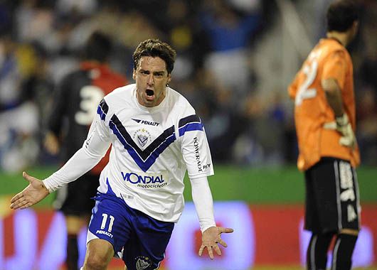 López festeja su gol ante Newells, sabiendo que lo que viene es Lanús y Huracán.