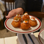 Crujientes por fuera y cremosas por dentro, disfrutá de estas fantásticas opciones que brindan las cocinas porteñas. Crujientes por fuera y cremosas por dentro, disfrutá de estas fantásticas opciones que brindan las cocinas porteñas.