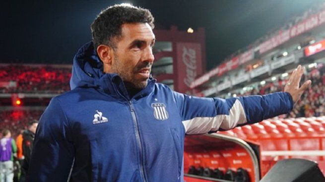 El recibimiento de la hinchada de Independiente para Carlos Tévez: Gracias Carlitos