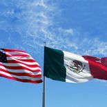 El Senado mexicano aprueba el TLCAN (Tratado de Libre Comercio de América del Norte) en 1993. El Senado mexicano aprueba el TLCAN (Tratado de Libre Comercio de América del Norte) en 1993.