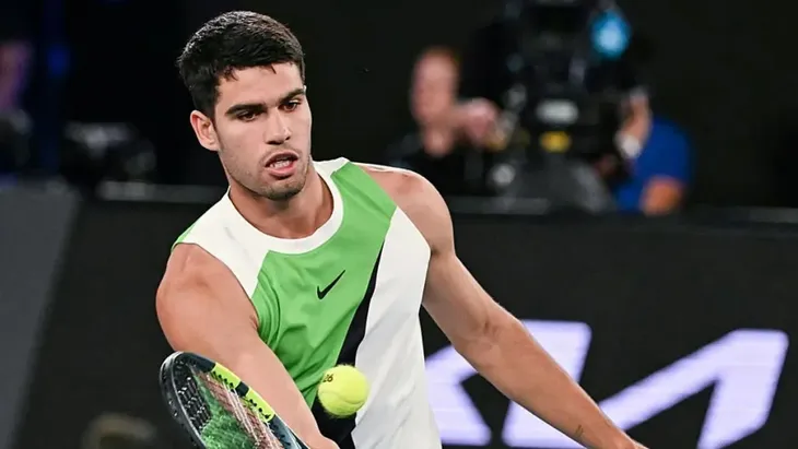 El tenista murciano, número uno del mundo, se impuso por 6-4, 7-6 (5), 6-7(3), 6-7 (4) y 7-5 ante Alexander Zverev.