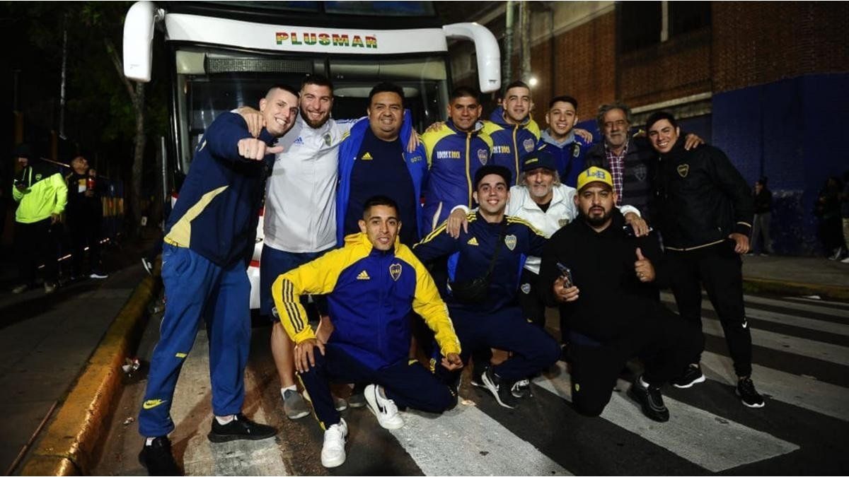 Thousands of Boca fans leave in a caravan heading to Rio de Janeiro