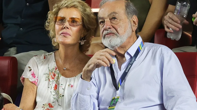 Carlos Slim Helú y su actual pareja, juntos.