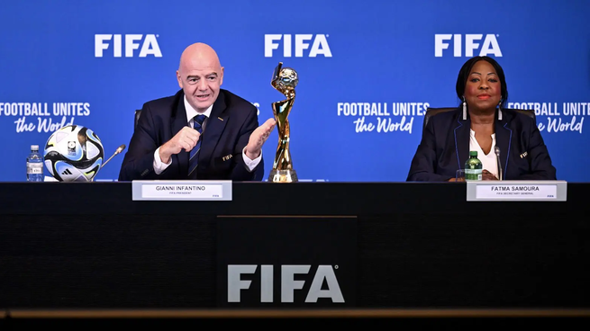 El presidente de FIFA, Giianni Infantino, explca el acercamiento con Apple para vender los derechos audiovisuales del nuevo Mundial de Clubes.