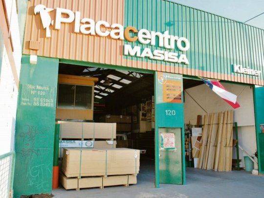 negocio. Masisa tiene fuerte presencia en la Argentina a través de sus locales de fabricación y venta de tableros para muebles. Seguirá con eso.&nbsp;