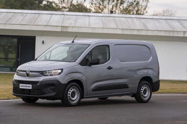 En cuanto al posicionamiento comercial, Frascaroli detalló: “Hoy estamos lanzando el nuevo Berlingo con un precio en el mes de junio de $38.860.000”. En cuanto al posicionamiento comercial, Frascaroli detalló: “Hoy estamos lanzando el nuevo Berlingo con un precio en el mes de junio de $38.860.000”.