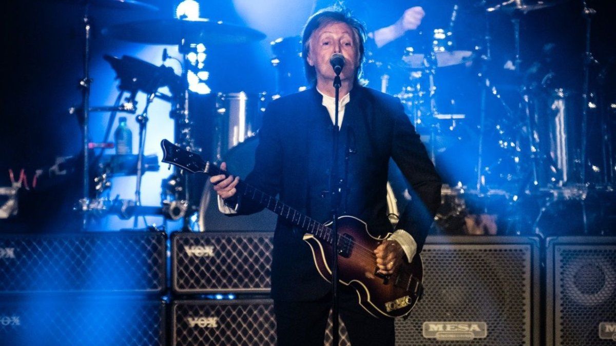 Paul McCartney made the Monumental vibrate with Beatle melancholy and winks to the audience