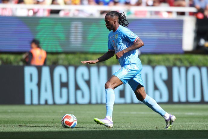 Aaron Wan-Bissaka disput&oacute; la final del repechaje para el Mundial 2026, pero no retorn&oacute; al club en tiempo y forma.