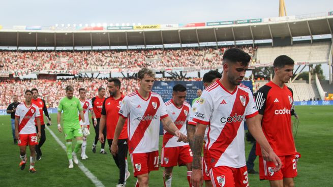 El rostro de los jugadores de River al retirarse del estadio Mario Kempes tras el superclásico lo dice todo: una derrota muy dolorosa en Córdoba, donde un triunfo parcial derivó en una caída justa.