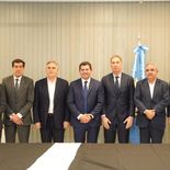 Diego Santilli, junto a seis gobernadores en San Juan. Diego Santilli, junto a seis gobernadores en San Juan.