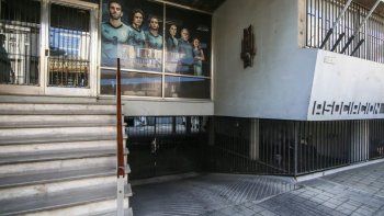 La AUF ratificó y apoyó el paro de árbitros por amenazas de las barras.
