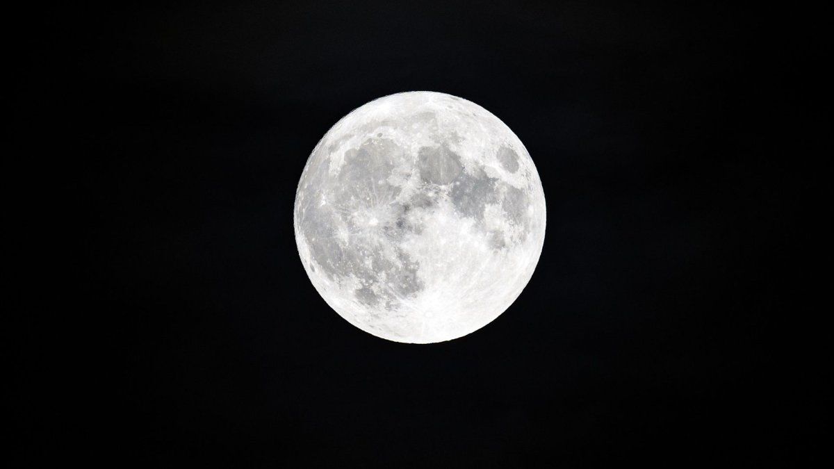 When there is a full moon in August 2025 and why it is known as the “sturgeon moon”