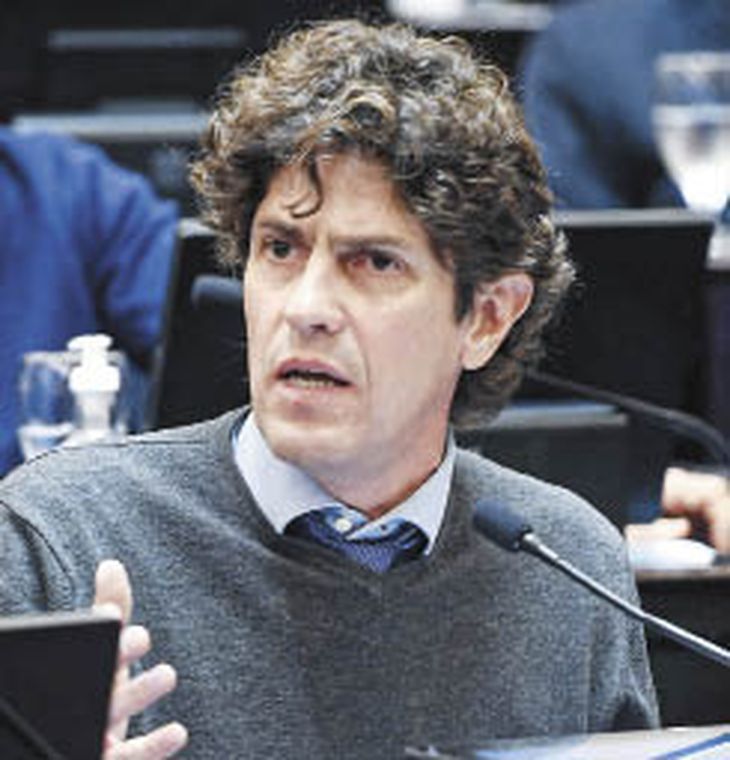 Senador y líder de Evolución