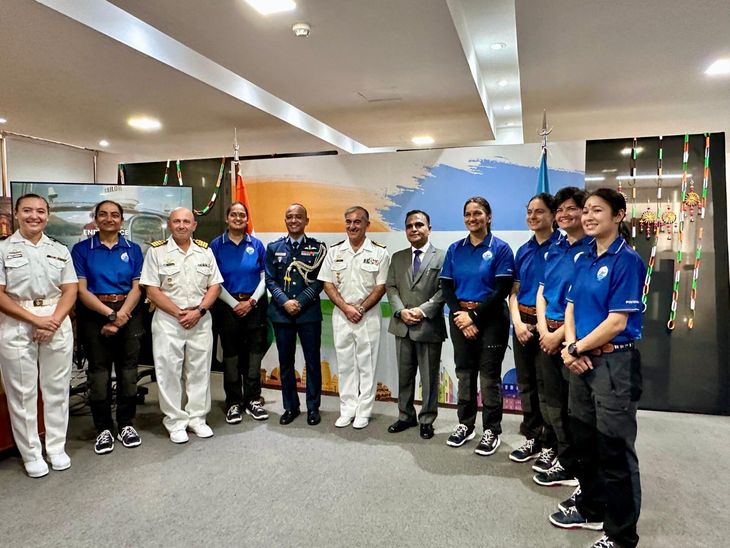 Recepción a las seis tripulantes en la embajada de la India. Recepción a las seis tripulantes en la embajada de la India.