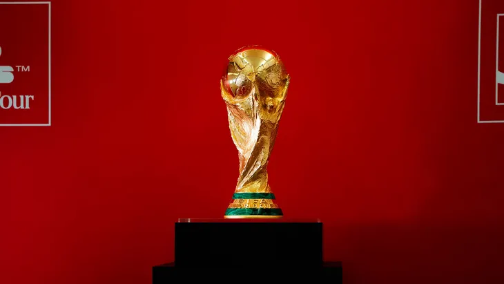 El trofeo más codiciado del fútbol pasará por Buenos Aires. El trofeo más codiciado del fútbol pasará por Buenos Aires.