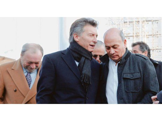 confianza. Mauricio Macri eligió conmemorar el Día del Trabajador junto con el rural Gerónimo Venegas, de Uatre, que le arrimó al Gobierno un puñado de dirigentes afines que habían quedado al margen de la CGT.