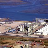 Profertil tiene su planta en Bahía Blanca. Abastece casi el 60% del consumo interno de urea. Profertil tiene su planta en Bahía Blanca. Abastece casi el 60% del consumo interno de urea.