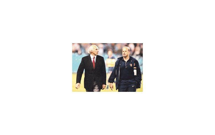 ámbito.com | Carlos Bianchi y Carlos Ischia juntos. Era la época del Boca multicampeón. Los directivos quieren volverlos a unir, pero la relación de ambos dista mucho de ser la misma de antes.