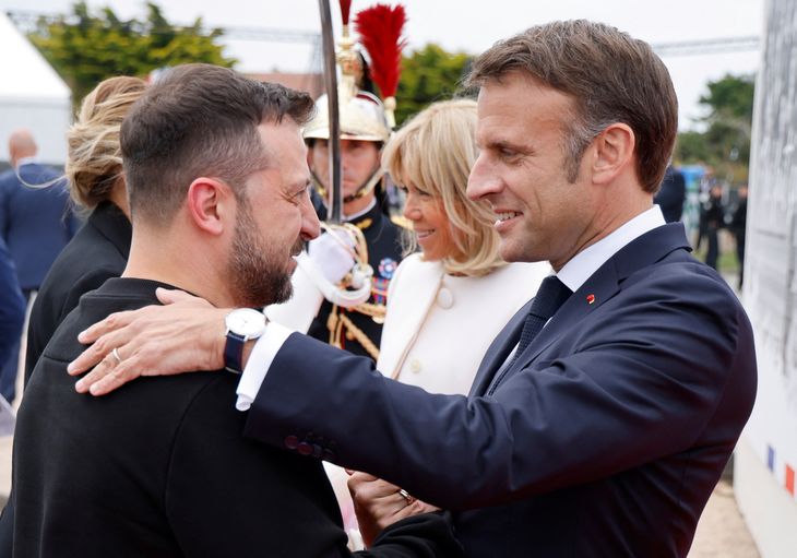 Zelensky receives the support of the president of France. Zelensky receives the support of the president of France.