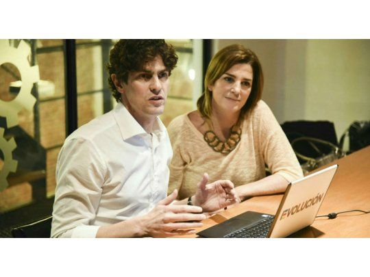 Martín Lousteau y Débora Pérez Volpin.