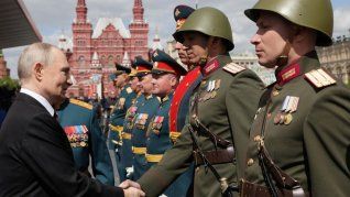 Rusia apela a una antigua costumbre de en sus festividades, para forjar treguas. Rusia apela a una antigua costumbre de en sus festividades, para forjar treguas.