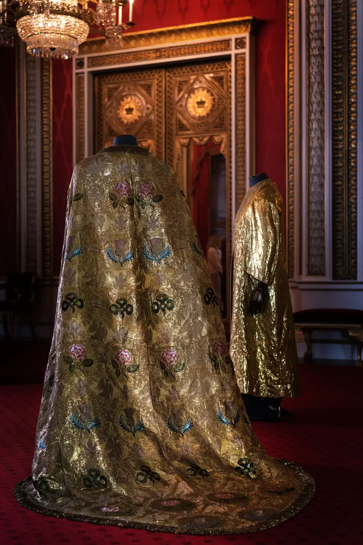 The fabric of the Imperial Mantle is made of gold and is woven with roses, thistles, shamrocks, crowns, eagles, and fleurs-de-lis.