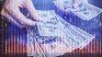 mercados: el dolar oficial bajo tras fuerte salto, pero subio el ccl; adrs y bonos cayeron con la mira en los aranceles