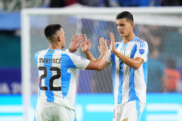 Carboni con Lautaro Martínez en la Copa América 2024