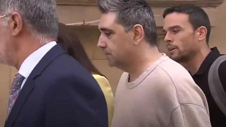 Hombre acusado de estafar a la anciana creyente. Hombre acusado de estafar a la anciana creyente.