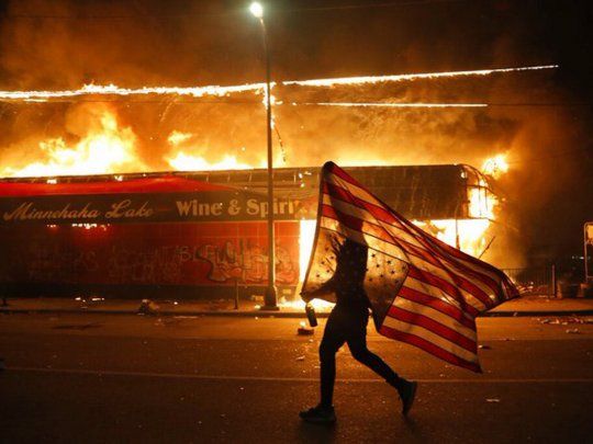Las protestas por el asesinato de un ciudadano afroamericano se multiplican en todo EEUU.
