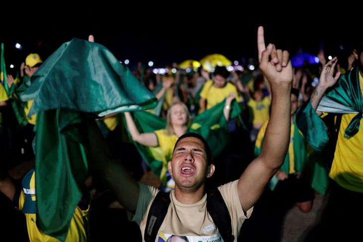 El rezo, uno de los pilares de los fanáticos bolsonaristas en Brasilia.&nbsp;