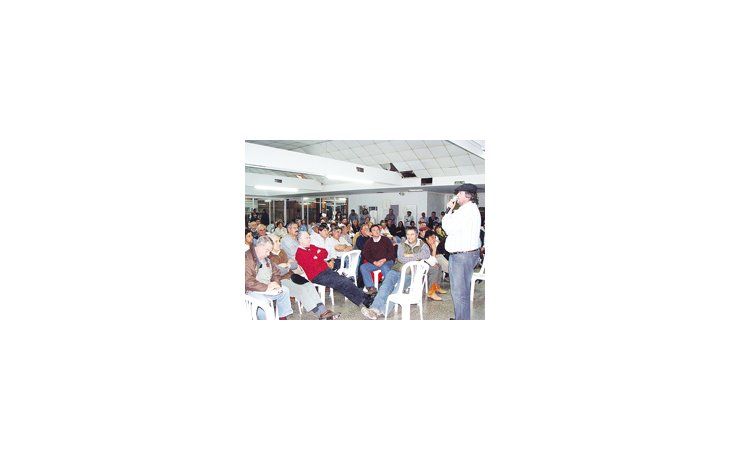 ámbito.com | Ayer, unos 250 productores se reunieron en la Sociedad Rural de Bolívar, en una asamblea multisectorial con el objetivo de endurecer la protesta del sector rural.