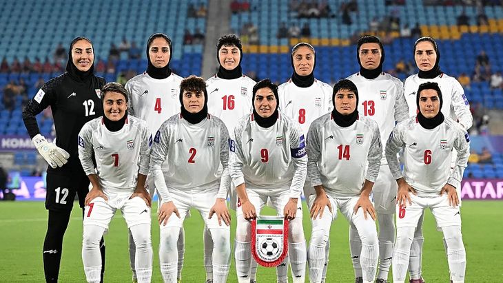 Las futbolistas iraníes escaparon de la delegación durante la Copa Asiática y obtuvieron visados humanitarios en Australia. Las futbolistas iraníes escaparon de la delegación durante la Copa Asiática y obtuvieron visados humanitarios en Australia.