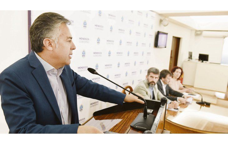 Decisión. El gobernador Cornejo confirmó que se incluirá a los docentes por decreto en la suba automática por aumento de la inflación.