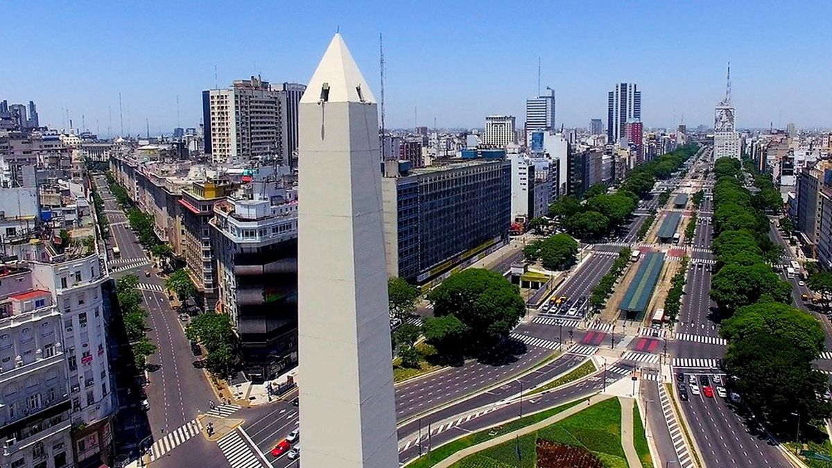 How much does it cost for Uruguayans to spend the long weekend in Argentina?