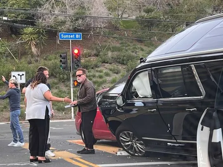 Arnold Schwarzenegger at the accident scene. Arnold Schwarzenegger at the accident scene.