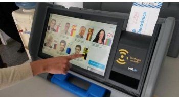 Finalmente, la Fiscalía dictaminó a favor de su sobreseimiento y señaló que su accionar puso en evidencia que se trataba de un sistema vago y que podía ser vulnerado con facilidad.