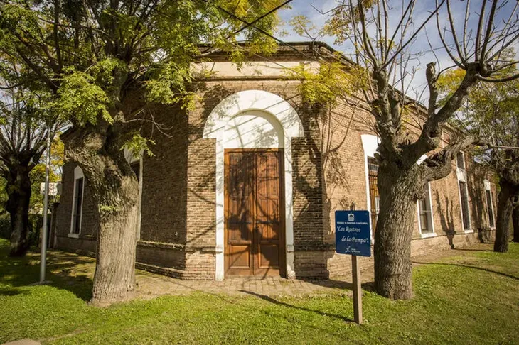 A typical building in Villa Lía. A typical building in Villa Lía.