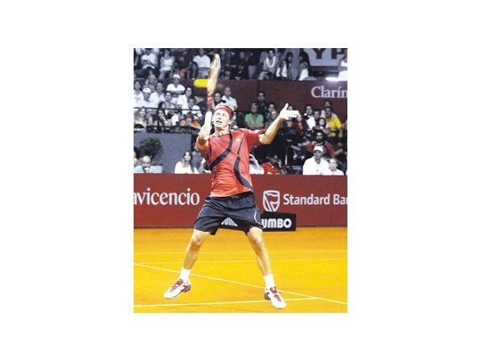 David Nalbandian no tuvo que esforzarse para superar al italiano Potito Starace e instalarse en la segunda ronda del ATP 250 de Buenos Aires.