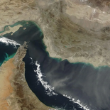 Se trata de una importante vía fluvial, por donde pasa el 20% del petróleo mundial. Se trata de una importante vía fluvial, por donde pasa el 20% del petróleo mundial.