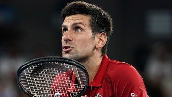 Por no vacunarse, Djokovic no podrá jugar el Abierto de Australia.