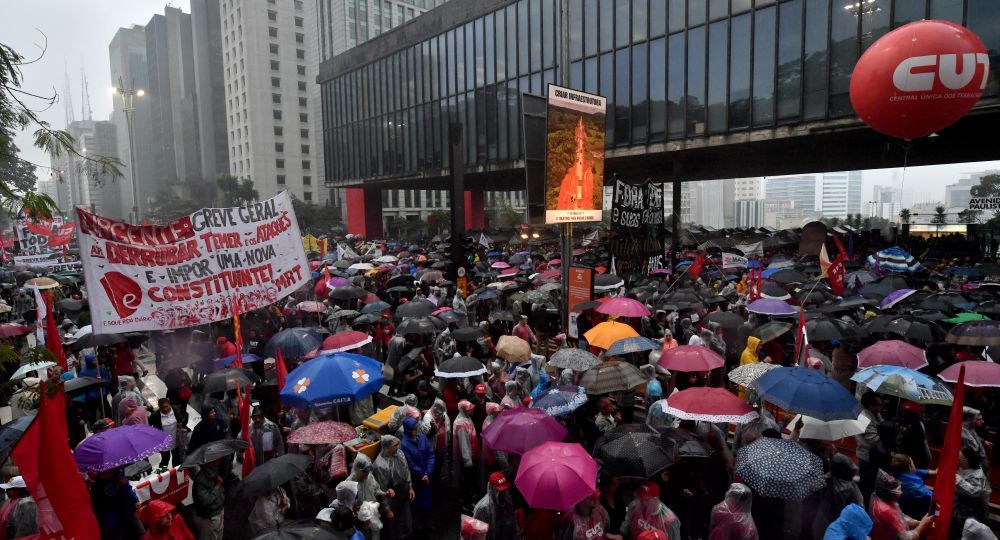 El clima hizo mermar la presencia de los manifestantes en San Pablo. Sin embargo, hubo actos en la avenida Paulista, donde reclamaron la renuncia de Temer.