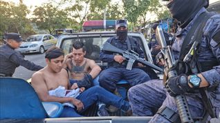 El Salvador aprueba una polémica ley para construir cárceles en medio de su guerra a las pandillas