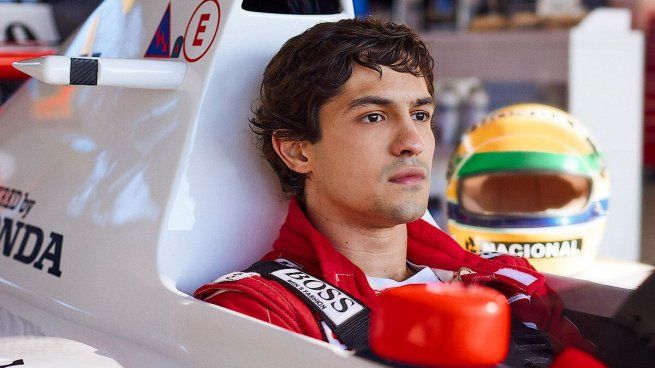 Gabriel Leone se pone en la piel de Ayrton Senna en la nueva serie de Netflix.