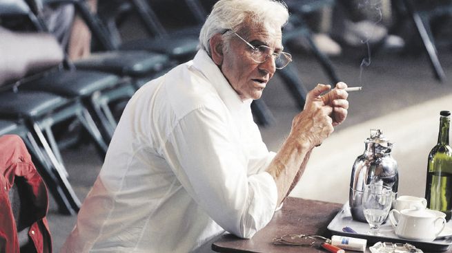 Maestro. Bradley Cooper como el compositor Lenny Bernstein.
